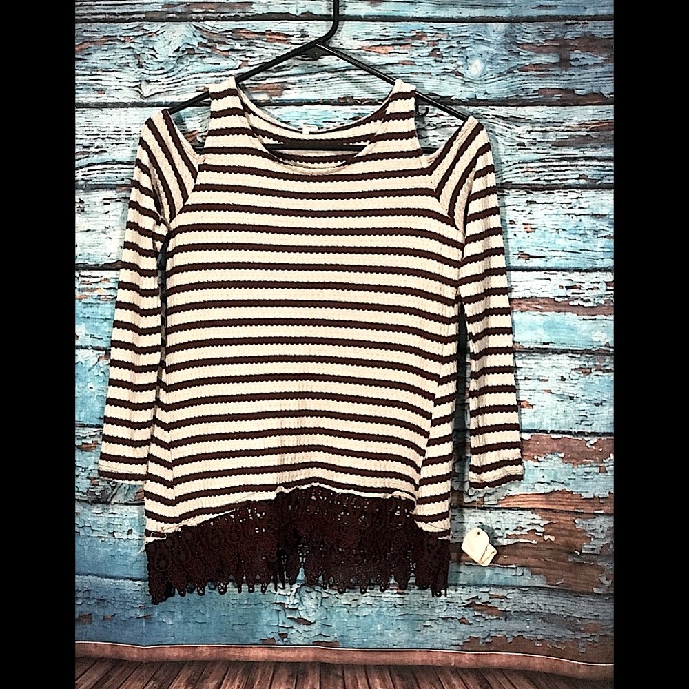 NWT!! COLD SHOULDER STRIPED SWEATER SHIRT W/ LACE